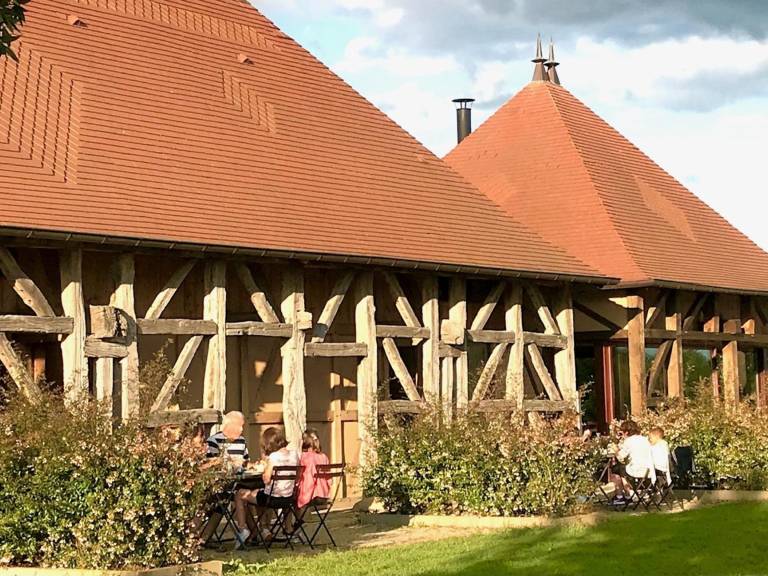 Cottage with BBQ in Moulins