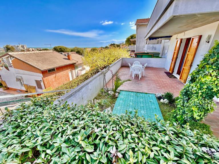 Apartment with garden & patio | Sea view in Camerano