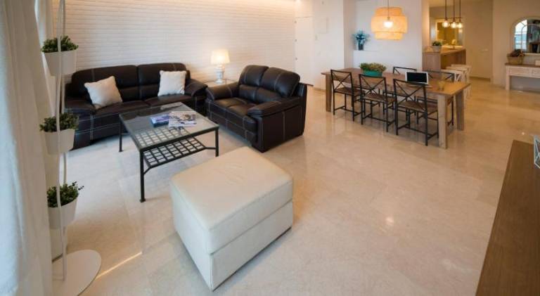 Serviced apartment with garden, terrace & pool — photo 4