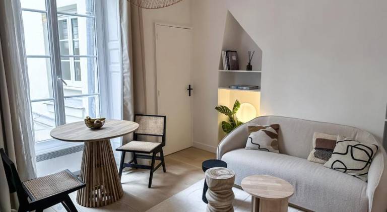Charming rental apartment | Close to Louvre | Suitable for remote work | Dogs allowed in Paris