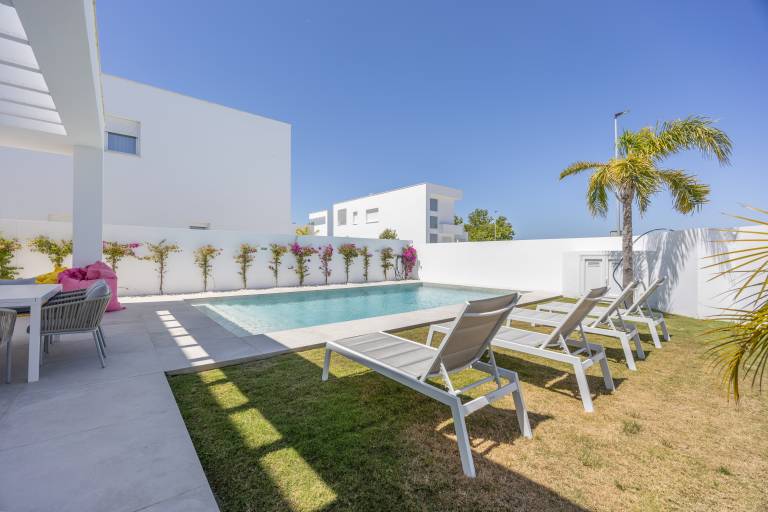 Villa with fast internet, private pool & garden | River view | Pet-friendly — photo 2