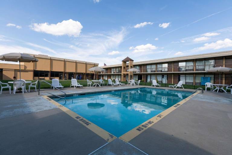 Super 8 by Wyndham Goldsboro — photo 2