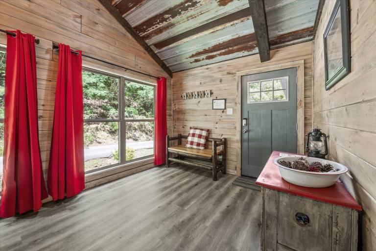 Family-friendly cabin with grill & hot tub | Mountain view | Pets are welcome — photo 5