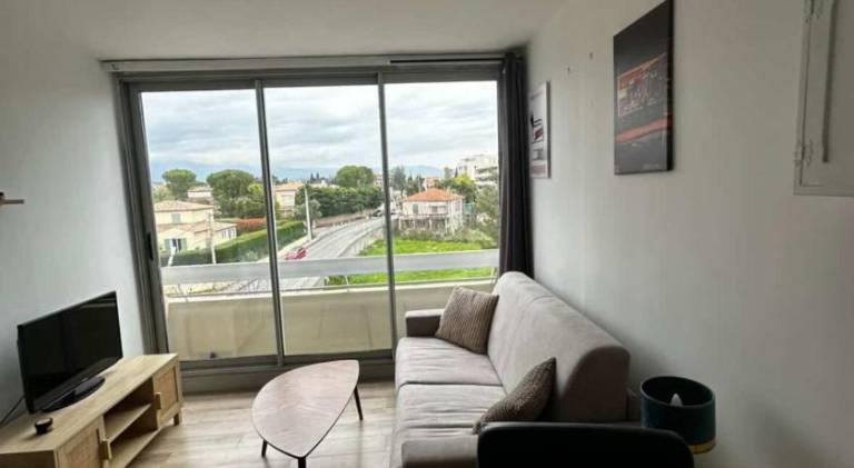 Holiday apartment with 1 room for 2 persons in Biot