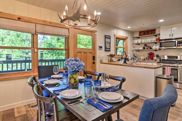 Steps to Lake: Cabin w/ Deck in Lake Arrowhead — photo 3