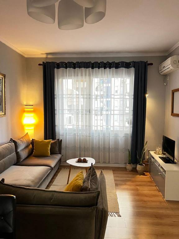 Apartment with 2 rooms for 5 persons in Tirana