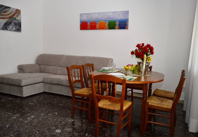Holiday apartment with patio — photo 2