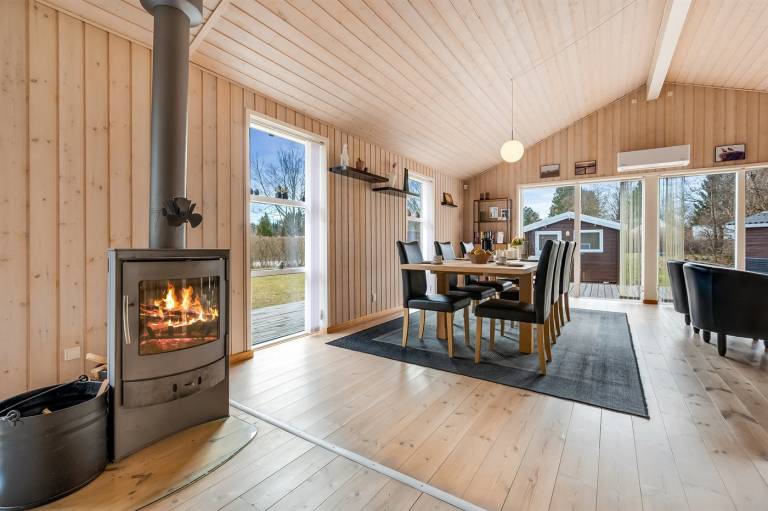 Vacation home with grill & patio — photo 2