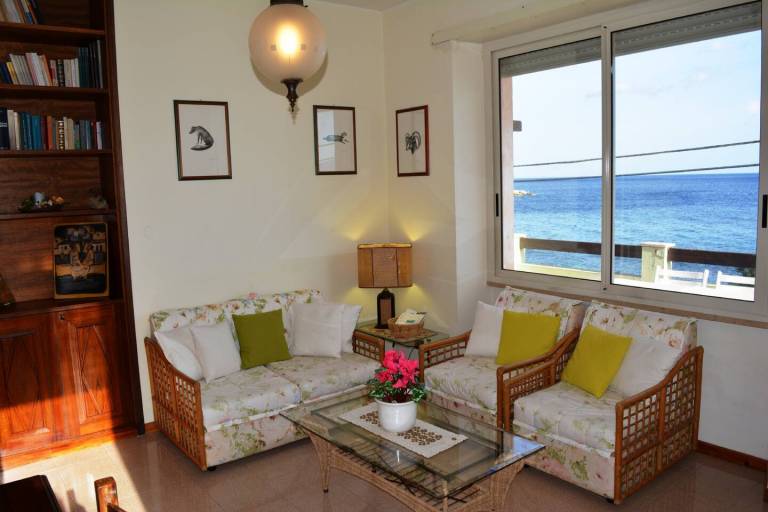 Fully equipped vacation home with garden & patio | Sea view | Next to the beach | Pets allowed — photo 3