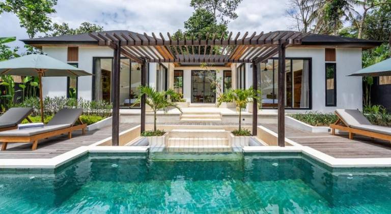 Villa with pool — photo 3