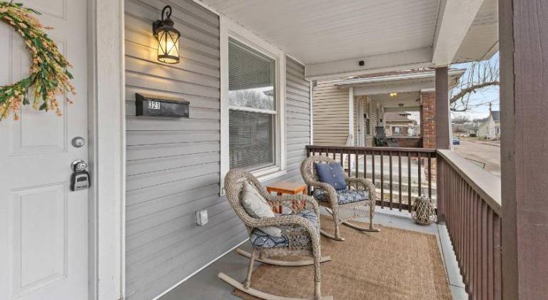 Spacious Downtown Retreat Near the Childrens Museum — photo 5