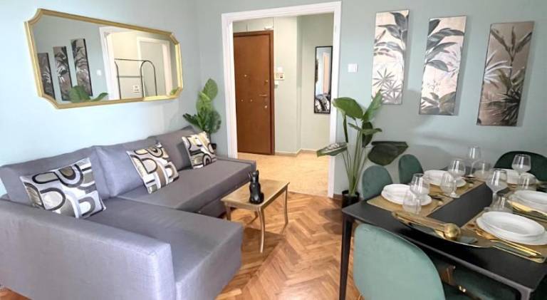 Pleasant apartment with patio | Close to the beach | Perfect for remote work | Pets allowed in Glyfada