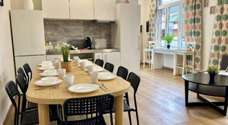 Beautiful holiday apartment with terrace | Next to Antwerpen-Centraal railway station | Dogs allowed in Antwerp