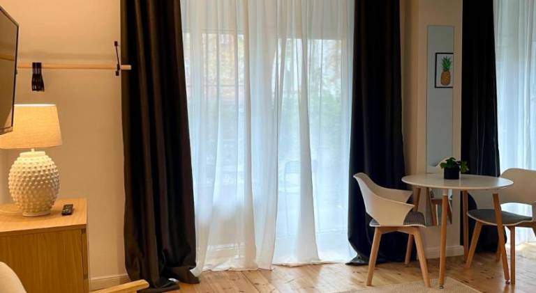 Serviced apartment with patio & garden — photo 2