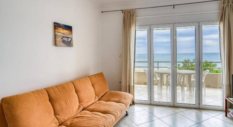 Apartment with terrace in Chios