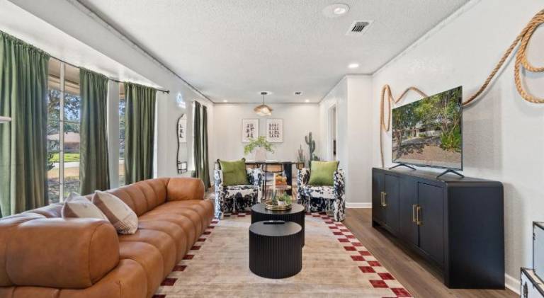Pleasant vacation home | Pets are welcome in Irving, TX