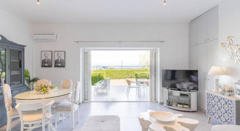 House with patio & yard | Close to the beach | Perfect for remote work | Pets are welcome — photo 3