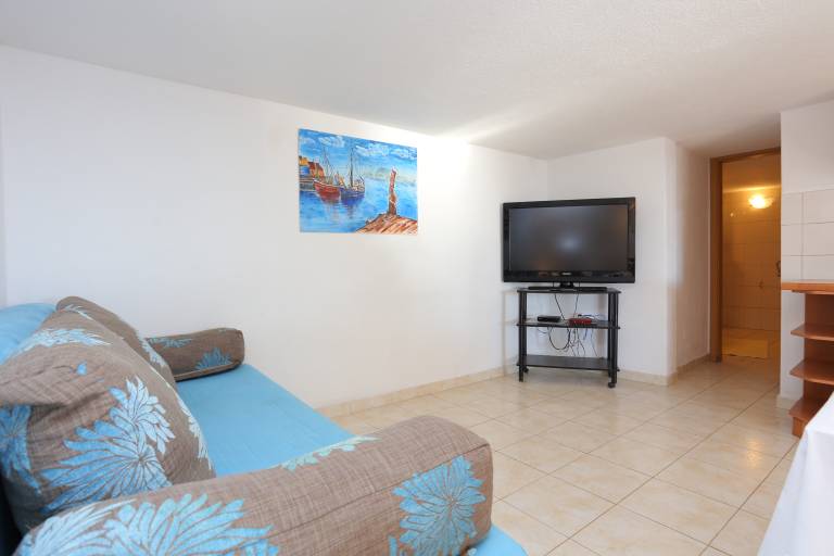 Two bedroom apartment near beach Okrug Donji (Čiovo) (A-6859-d) — photo 3