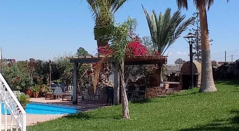 Wonderful vacation home with yard, pool & patio | Pets allowed — photo 5