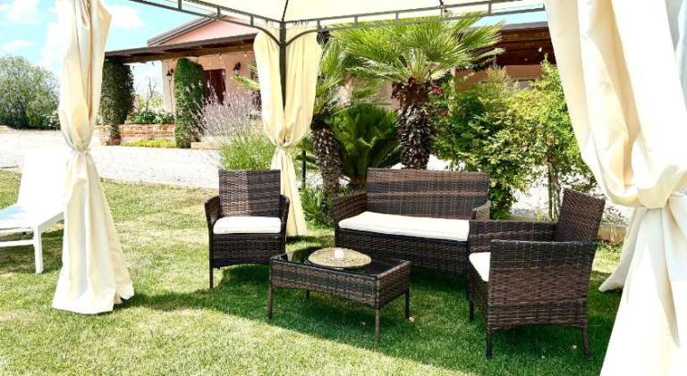 Lovely vacation home with yard & pool | Pets are welcome — photo 4