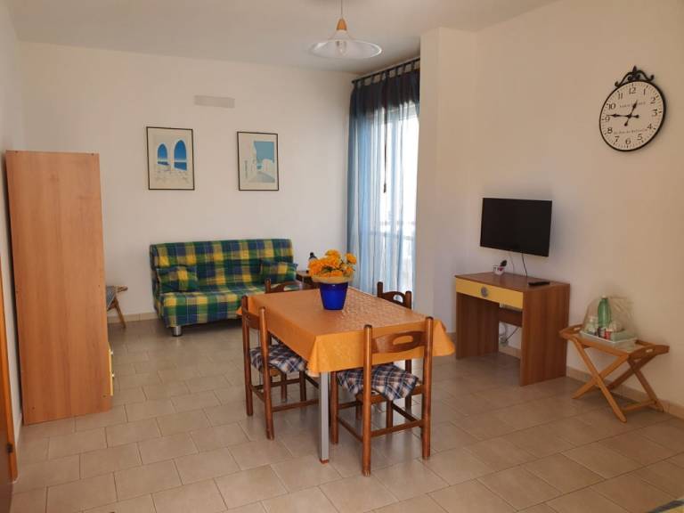 Holiday apartment with 2 rooms for 6 persons — photo 2