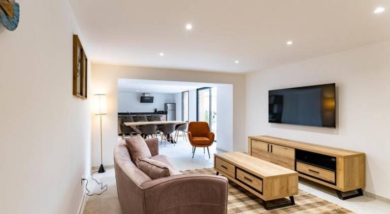 Holiday apartment with hot tub & pool | Pet-friendly — photo 2