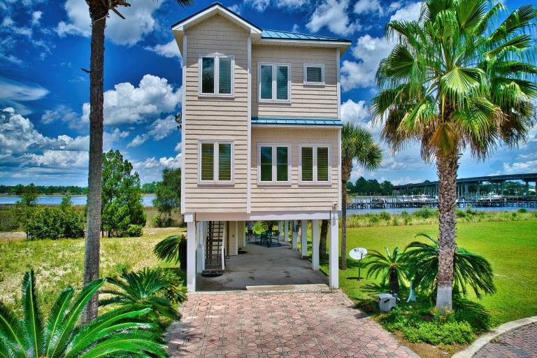 Riverfront Carrabelle Home w/ Furnished Patio! — photo 3