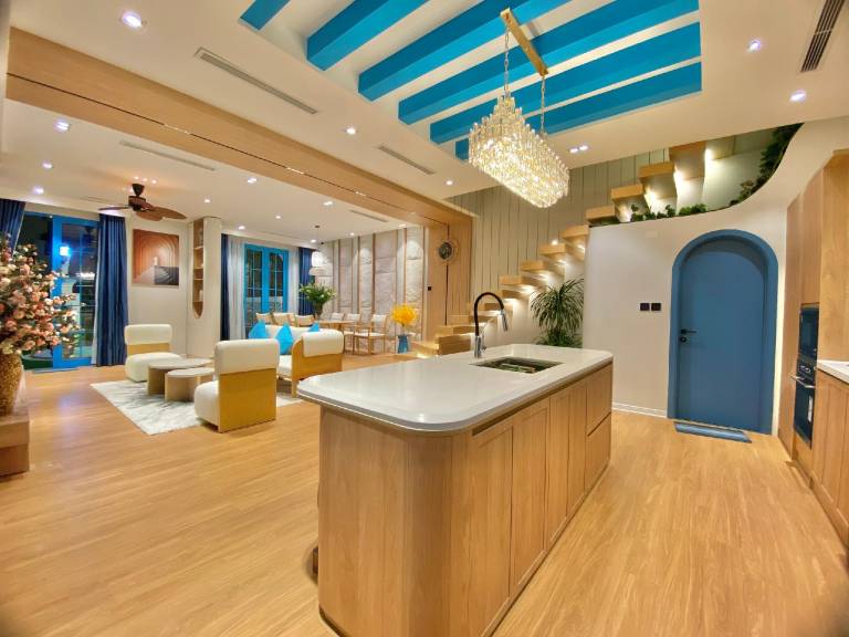 Villa with hot tub, pool & yard | Water view | Perfect for remote work — photo 3