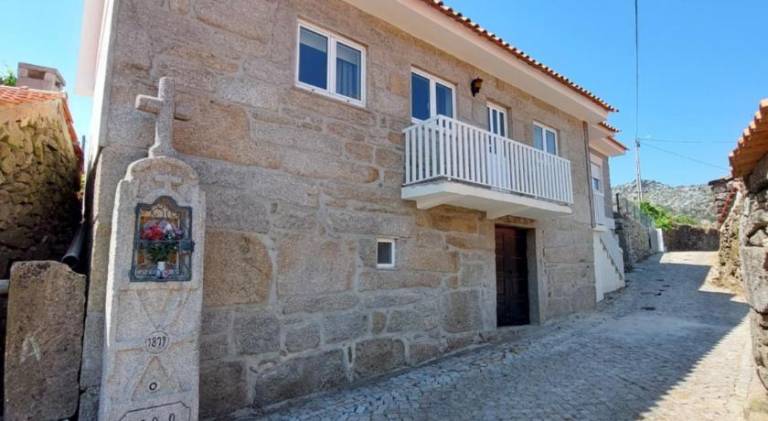 Vacation home with grill, yard & patio in Viseu