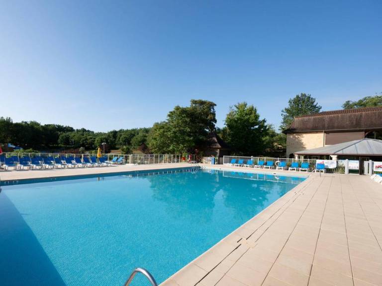 Apartment with heated pool & patio — photo 2