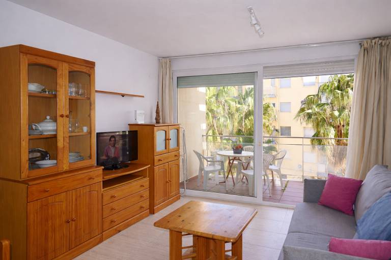 Holiday apartment with garden, terrace & pool | Beach nearby | Pets are welcome — photo 3