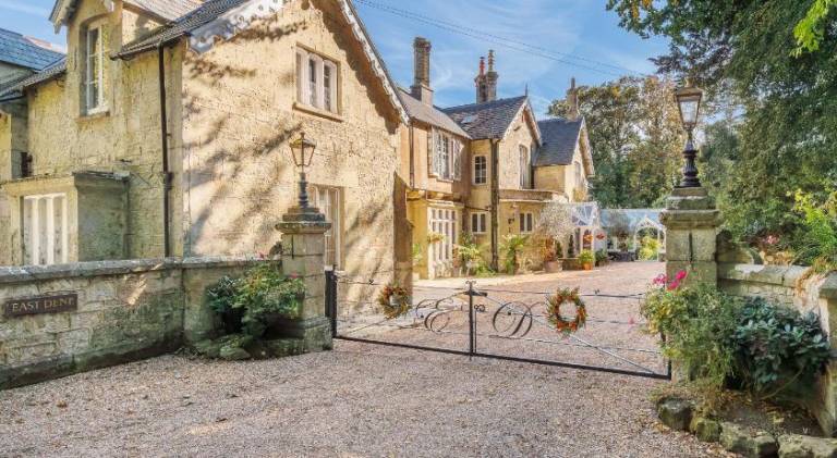 Vacation home with terrace, pool & jacuzzi in Shanklin