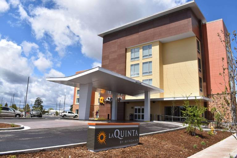La Quinta Inn & Suites by Wyndham Flagstaff East I-40 — photo 2