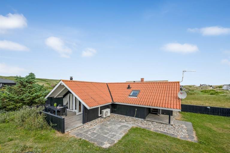 Vacation home with patio in Hvide Sande