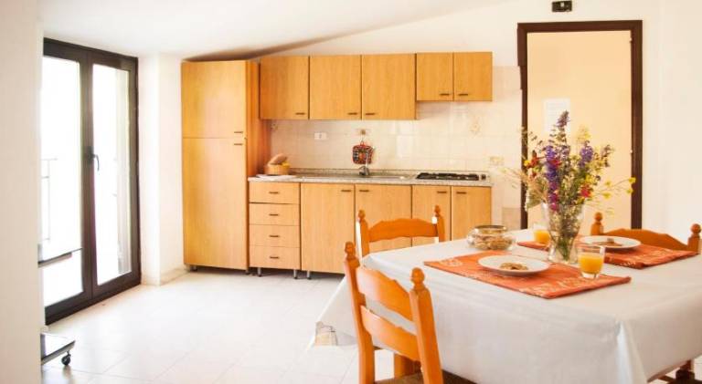 Serviced apartment with pool, patio & yard | Pets are welcome — photo 3