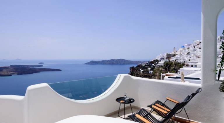 Beautiful holiday apartment with hot tub & patio | Pets are welcome in Santorini