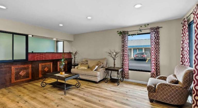 Rodeway Inn & Suites Brookhaven — photo 3