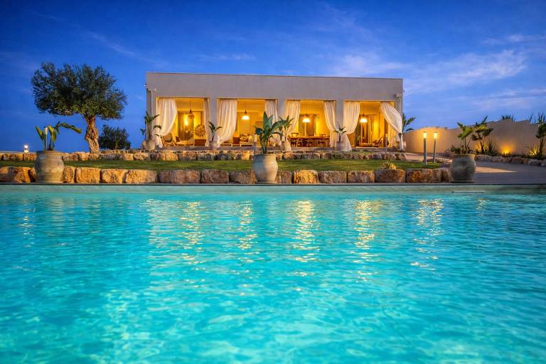 Child-friendly villa with terrace, private pool & garden | Pool view | Suitable for remote work | Pets allowed in Ragusa