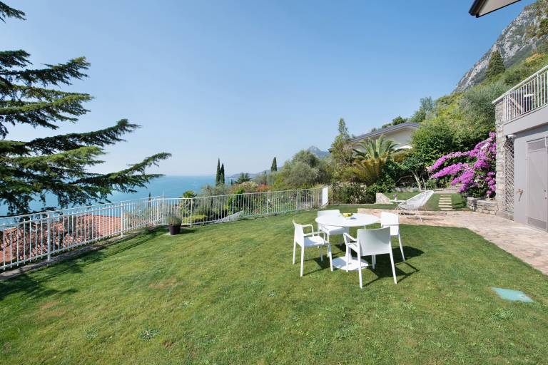 Pet-Friendly Apartment Villa Gargnano with Lake View & Garden — photo 5