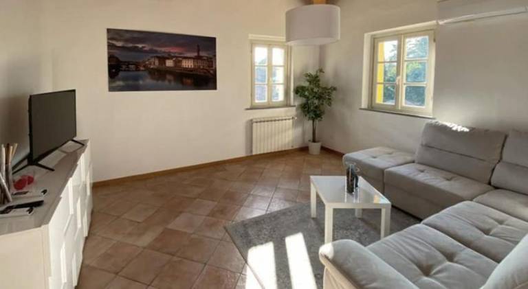 Holiday apartment with 2 rooms for 6 persons in Terricciola
