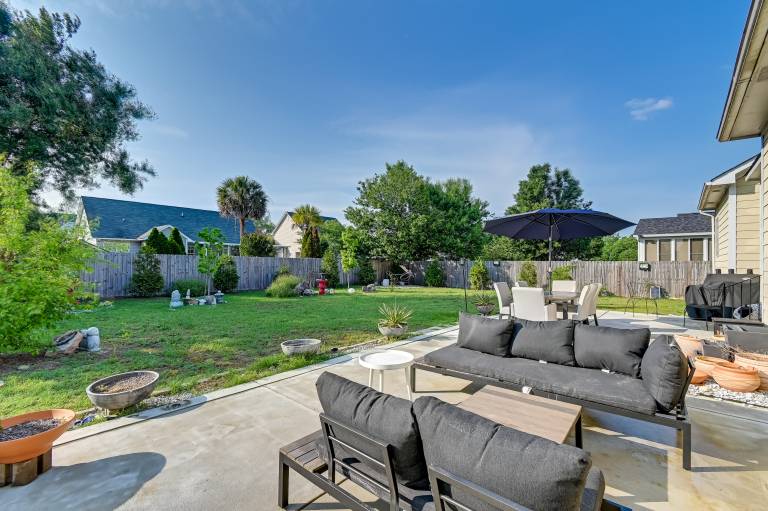 Hope Mills Family Home w/ Huge Backyard! — photo 3
