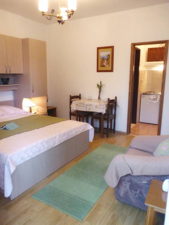 Rental apartment with yard | Sea view in Brela