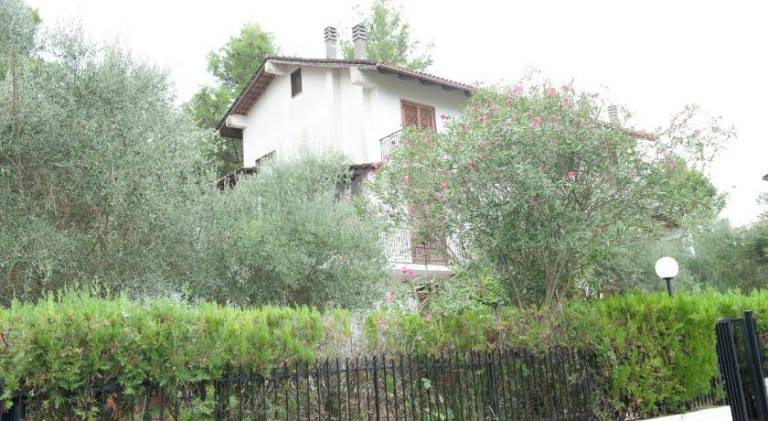Serviced apartment with patio & yard in Perdifumo