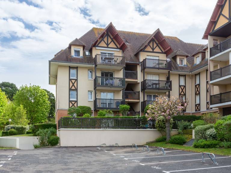 House with 1 room for 4 persons in Cabourg