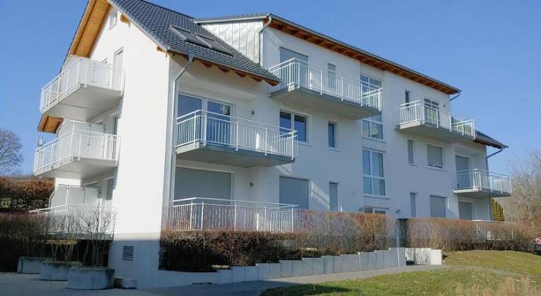 Serviced apartment with garden & patio — photo 4