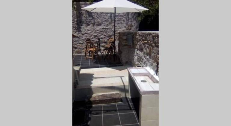 Beautiful vacation home with barbecue, yard & patio | Pets are welcome — photo 4