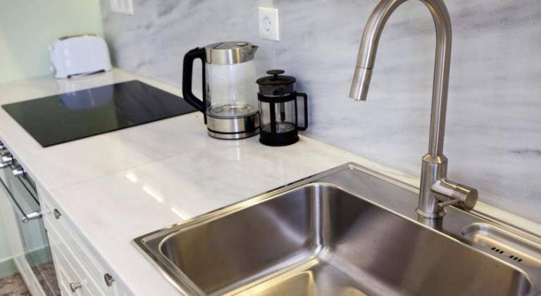 Lovely rental apartment with garden & terrace | Next to Acropolis of Athens | Suitable for remote work | Pets allowed — photo 4