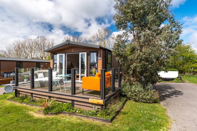 Fully equipped lodge with garden & jacuzzi | Beach nearby | Pets allowed in Bridlington