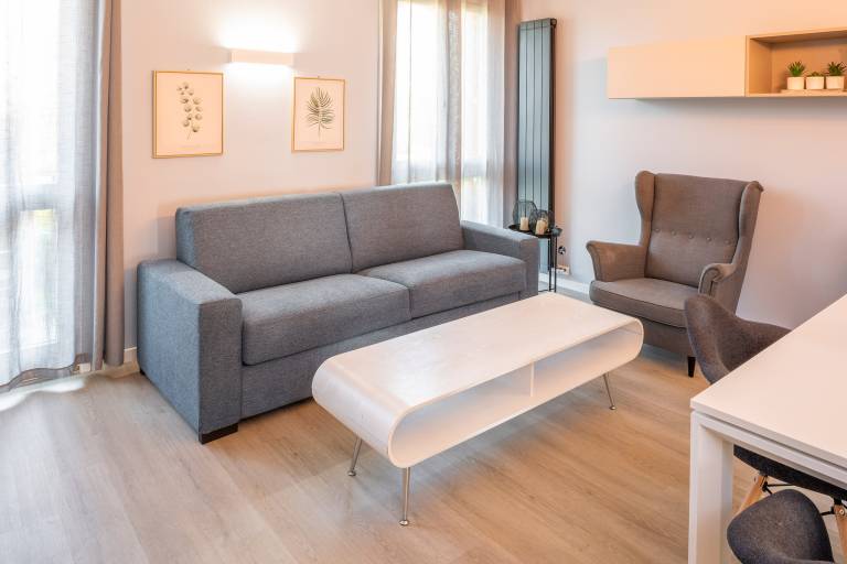 Rental apartment with yard, terrace & pool — photo 4