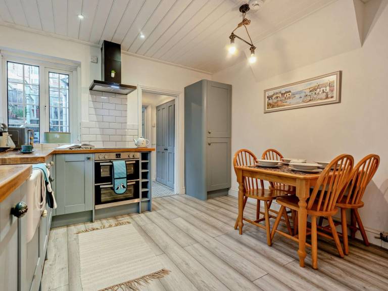Fully equipped cottage with barbecue & yard | Water view | Pet-friendly — photo 5